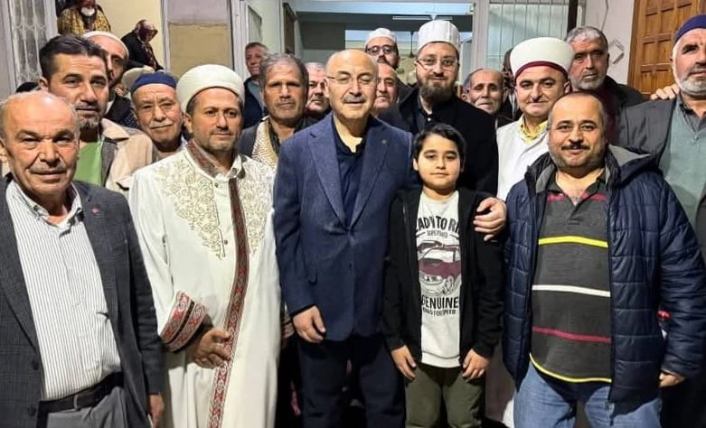 Vali Köşger ve Müftü Yaman, Seyhan’daki Hatimli Teravih Namazına Katıldı