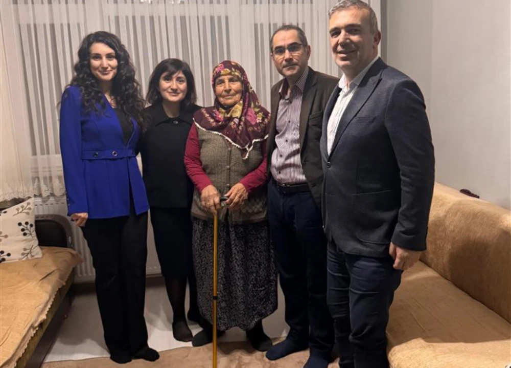 Rize’de Yaşlılara Saygı Haftası Etkinlikleri: Sağlık Müdürü Yaşlıları Ziyaret Etti