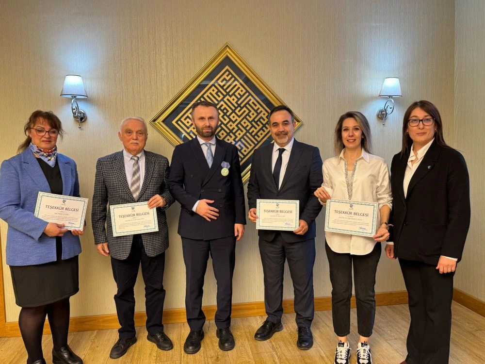 RTEÜ’de Sosyal Sorumluluk Başarıları Teşekkür Belgeleriyle Taçlandırıldı