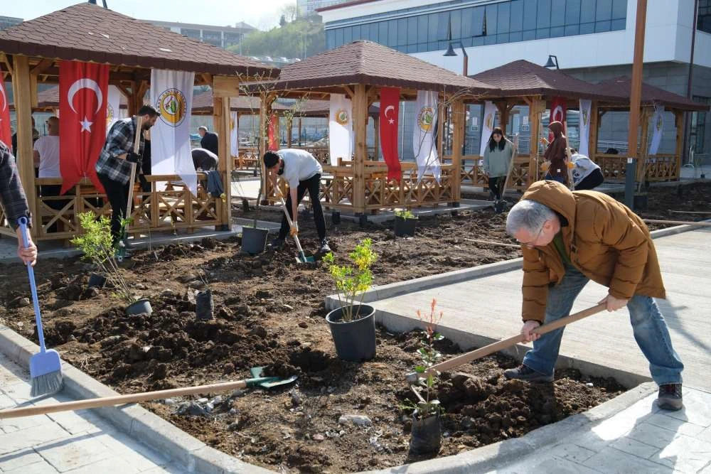 RTEÜ’de Fidan Dikim Etkinliği: Hatıra Bahçesi Açıldı