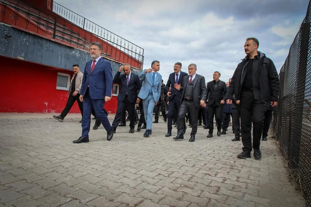 Bakanlar Hakkari’de: Yüksekovaspor’un Şampiyonluğu Coşkuyla Kutlandı