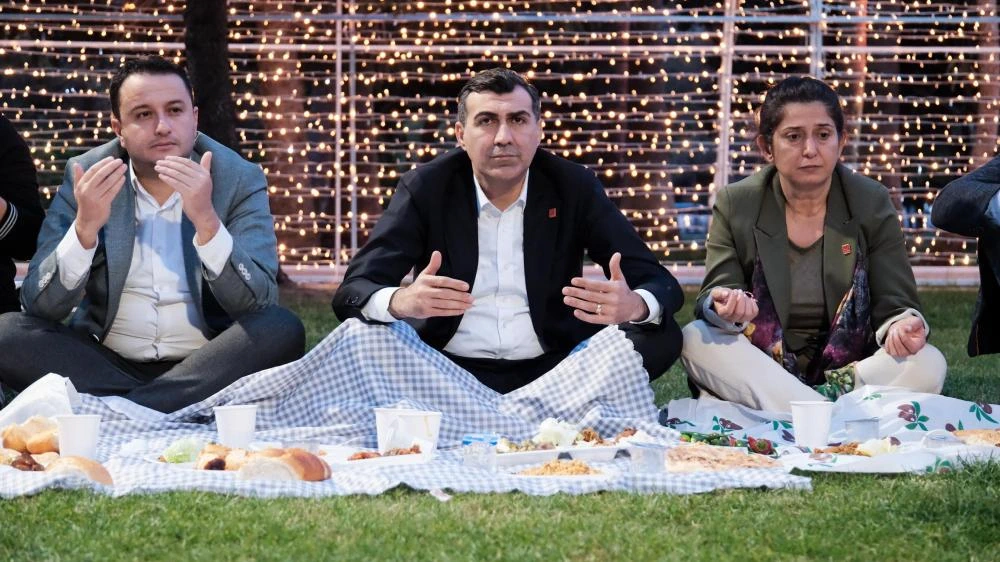 CHP Adana’dan Kadir Gecesi’nde Yeryüzü Sofrası İftarı