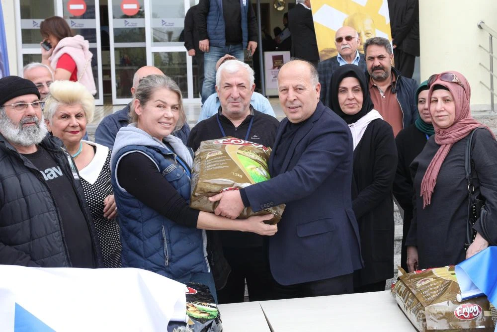 Yüreğir Belediyesi’nden Sokak Hayvanlarına 10 Ton Mama Üretimi