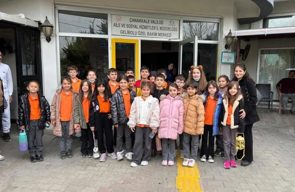 75. Yıl Cumhuriyet İlkokulu’ndan Gelibolu Özel Bakım Merkezi’ne Anlamlı Ziyaret