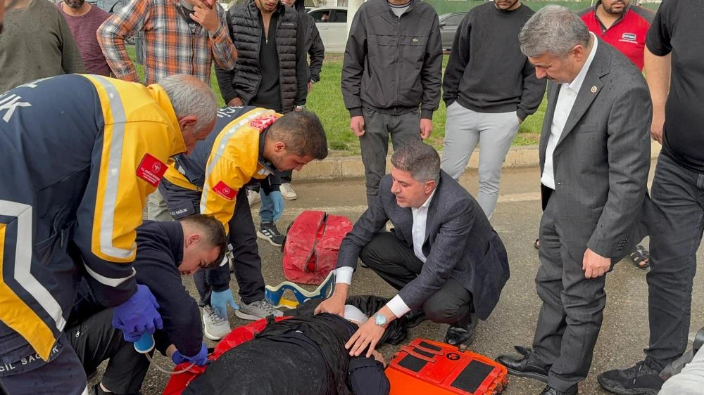 Adıyaman’da Kaza: Milletvekili Şan Yaralıya Müdahale Etti