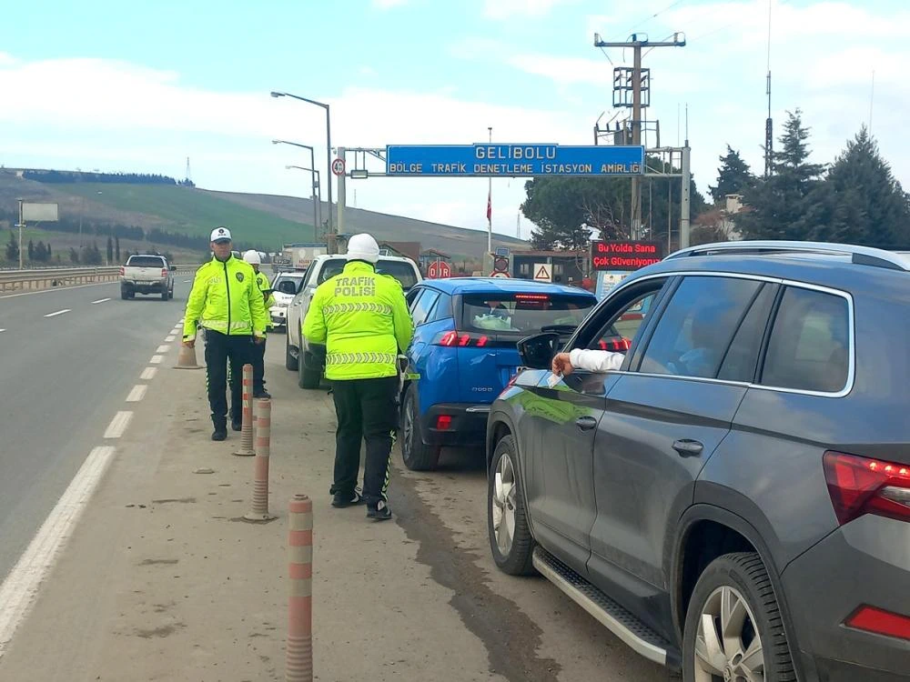 Gelibolu’da 3 Bin Araç Denetlendi, 191 Sürücüye Ceza Kesildi