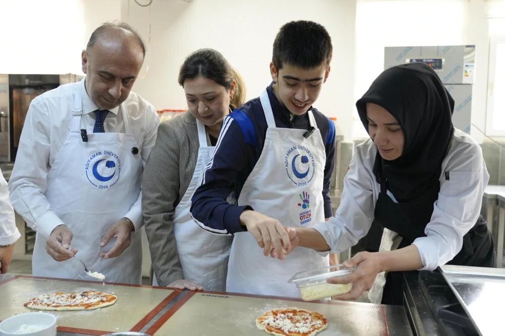 Adıyaman Üniversitesi’nde Otizmli Çocuklar İçin Pizza Etkinliği