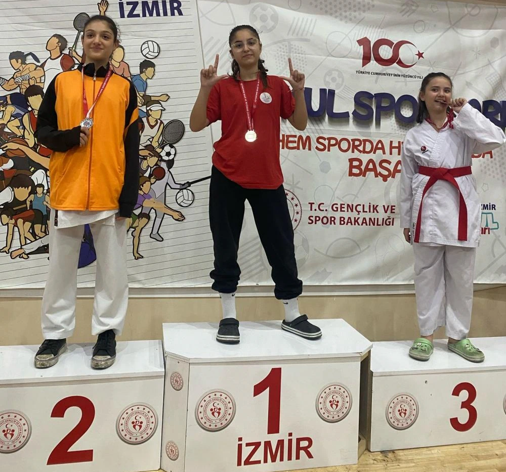 Bayraklı Belediyesi Sporcuları 23 Nisan Karate Turnuvasına Damga Vurdu
