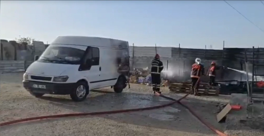 Haliliye’de Geri Dönüşüm Tesisinde Yangın: Yüksek Gerilim Hattı Koptu