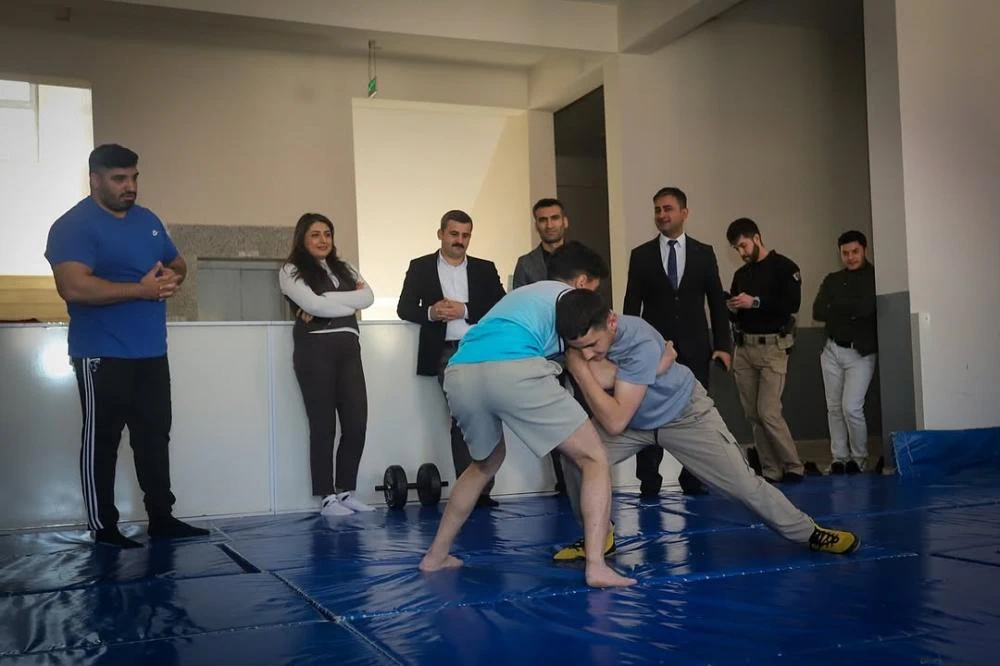 Çukurca Kaymakamı Mert Kumcu’dan Genç Güreşçilere Moral Ziyareti