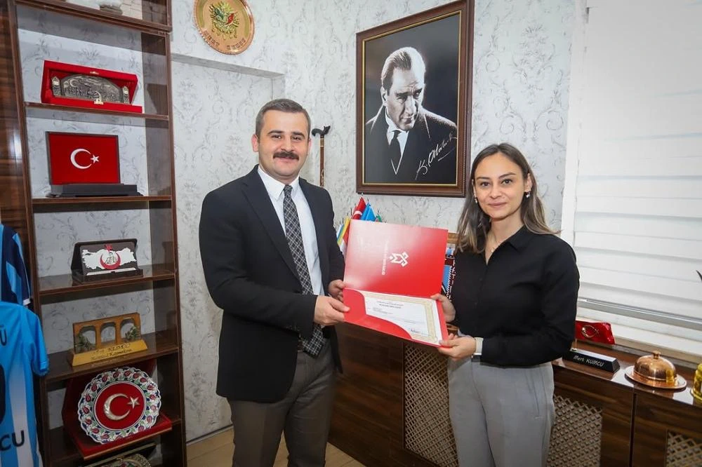 Çukurca Kaymakamı Kumcu’dan Sağlık Çalışanlarına Başarı Belgesi