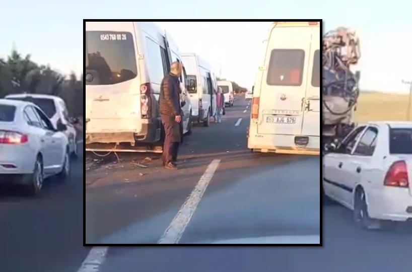 Şanlıurfa-Suruç Yolunda Zincirleme Kaza: 4 Servis Aracı ve 1 Otomobil Çarpıştı