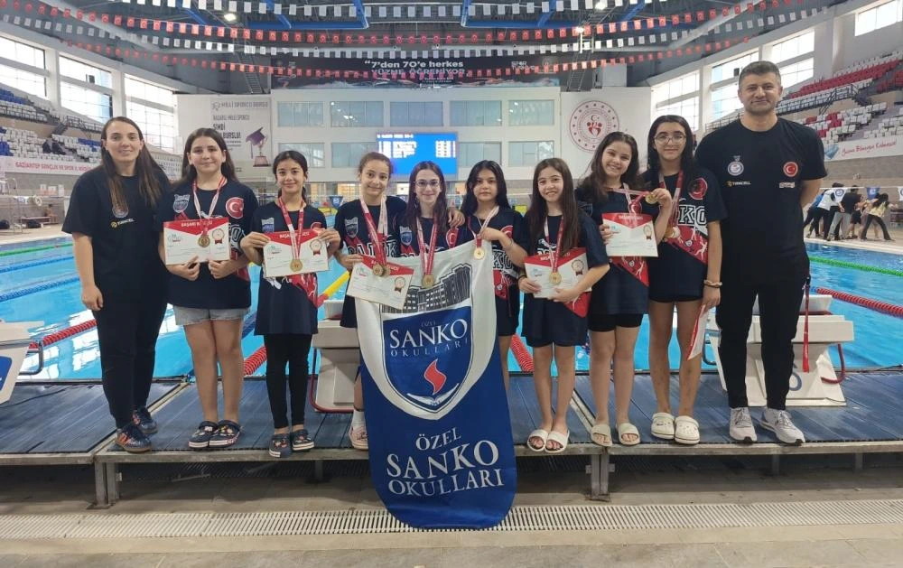 SANKO Okulları Küçük Kız Yüzme Takımı Bölge Şampiyonu Oldu