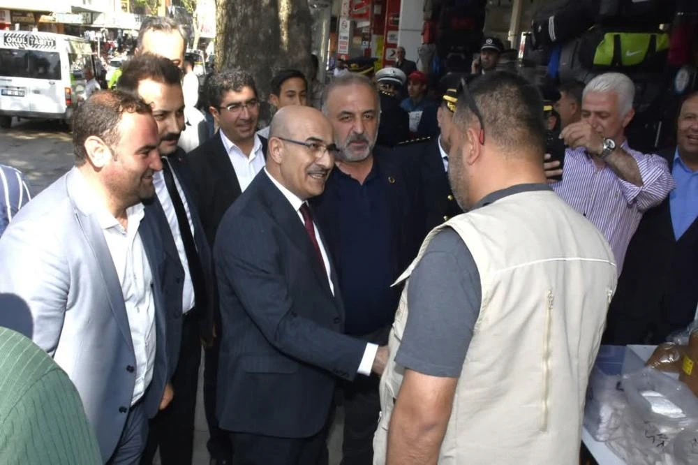 “Türkiye’nin Huzuru” toplantısı sonrası Mahmut Demirtaş’tan esnaf ziyareti