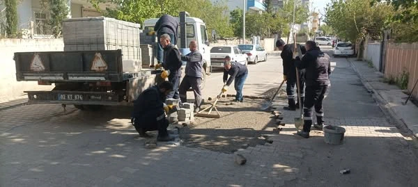 Kahta’da Yol ve Kaldırım Çalışmaları Tüm Hızıyla Sürüyor