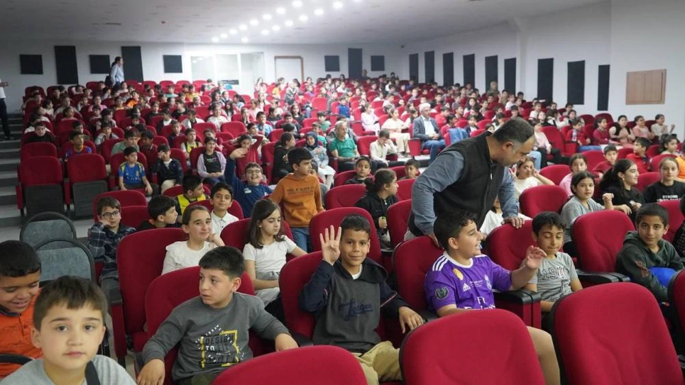 “Dünya Bizim Evimiz” Tiyatrosu Miniklere Çevre Duyarlılığı Kazandırdı