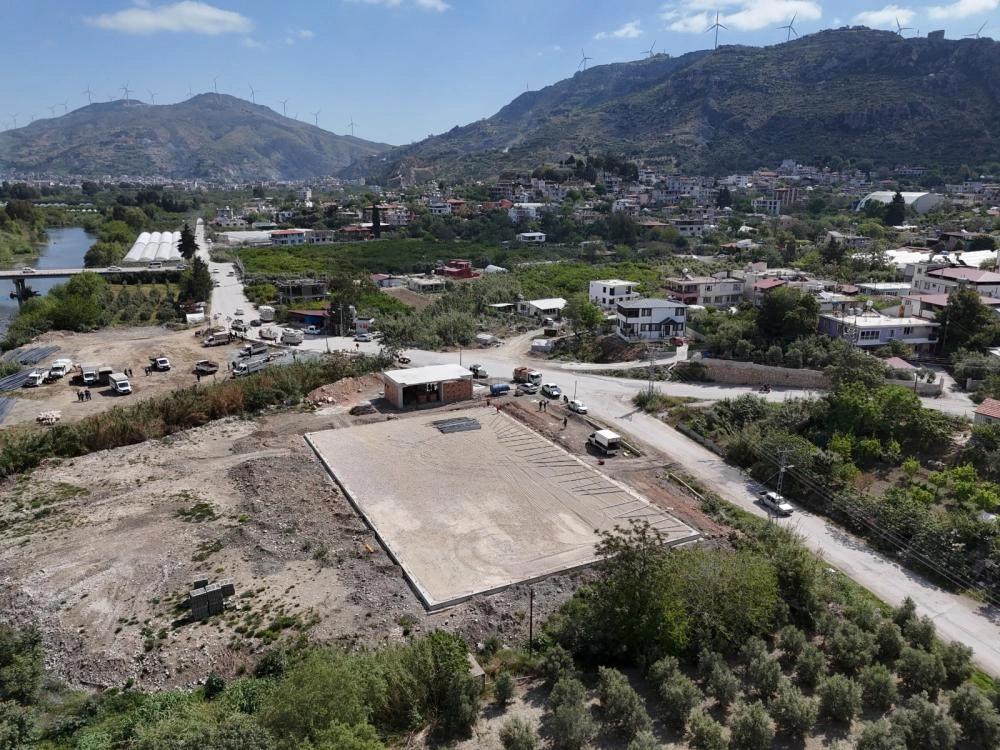 HBB'DEN SAMANDAĞ'A SPOR YATIRIMI: MODERN HALI SAHA PROJESİ BAŞLAD