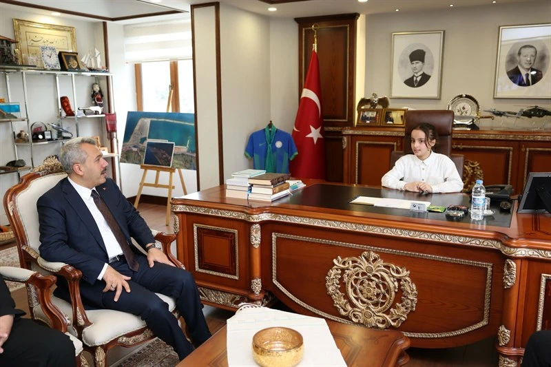 Rize Valisi, 23 Nisan'da Makamını Elif İclal Kazdal’a Bıraktı