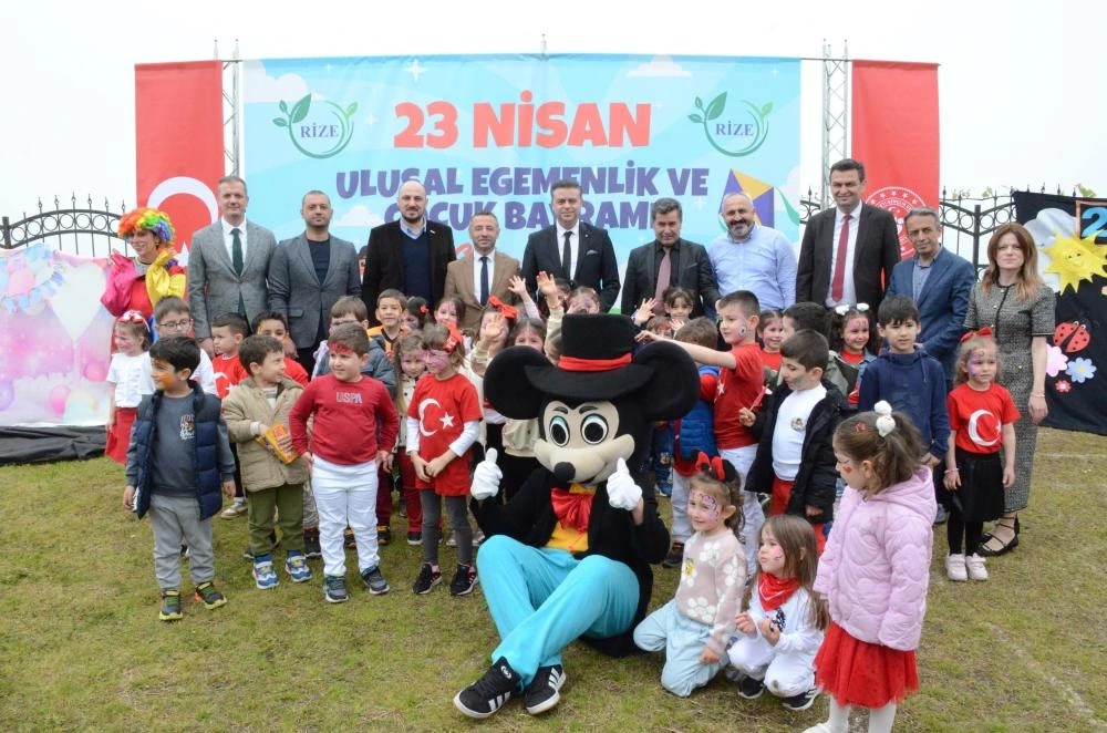 Rize'de 23 Nisan Coşkusu: Çocuklar Eğlenceye Doydu