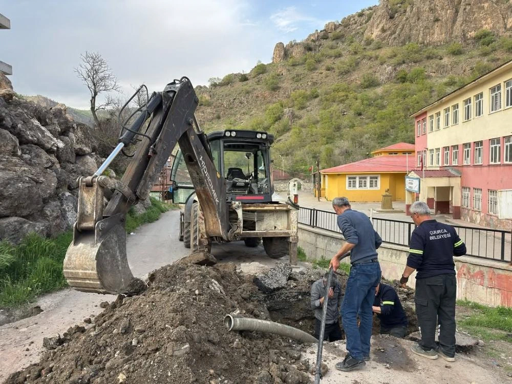 Çukurca'da Kanalizasyon Arızasına Hızlı Müdahale