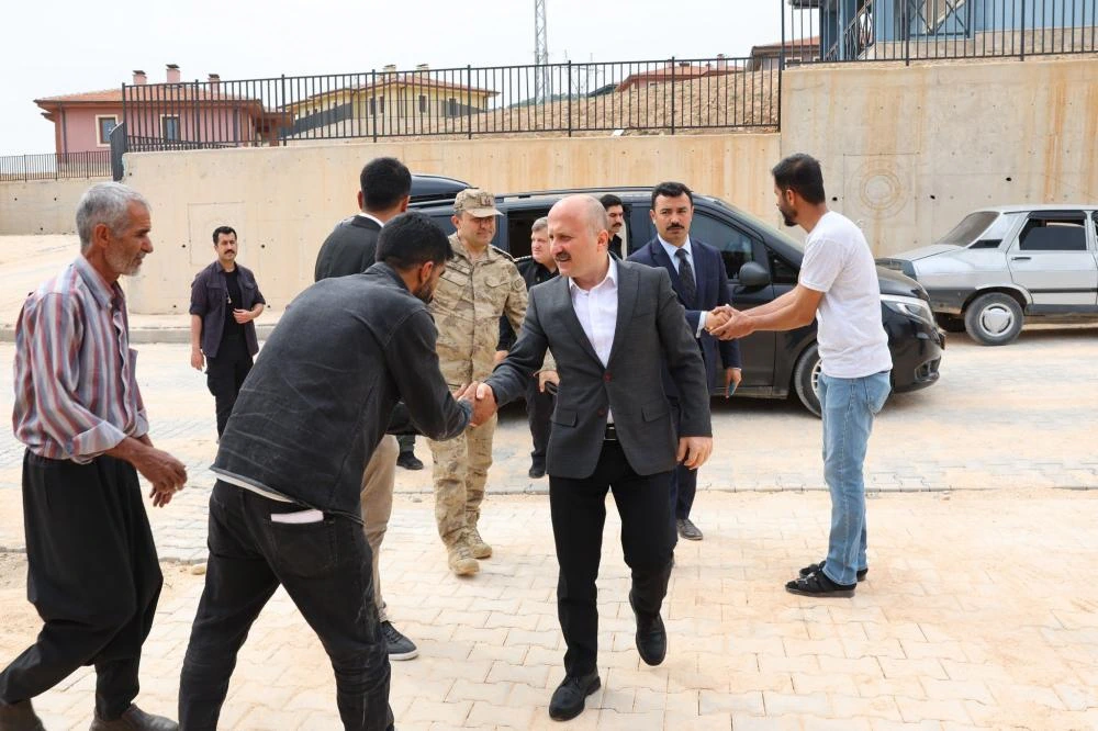 Vali Varol'dan Depremzede Aileye Umut Ziyareti: "Devletimiz Her Zaman Yanınızda"