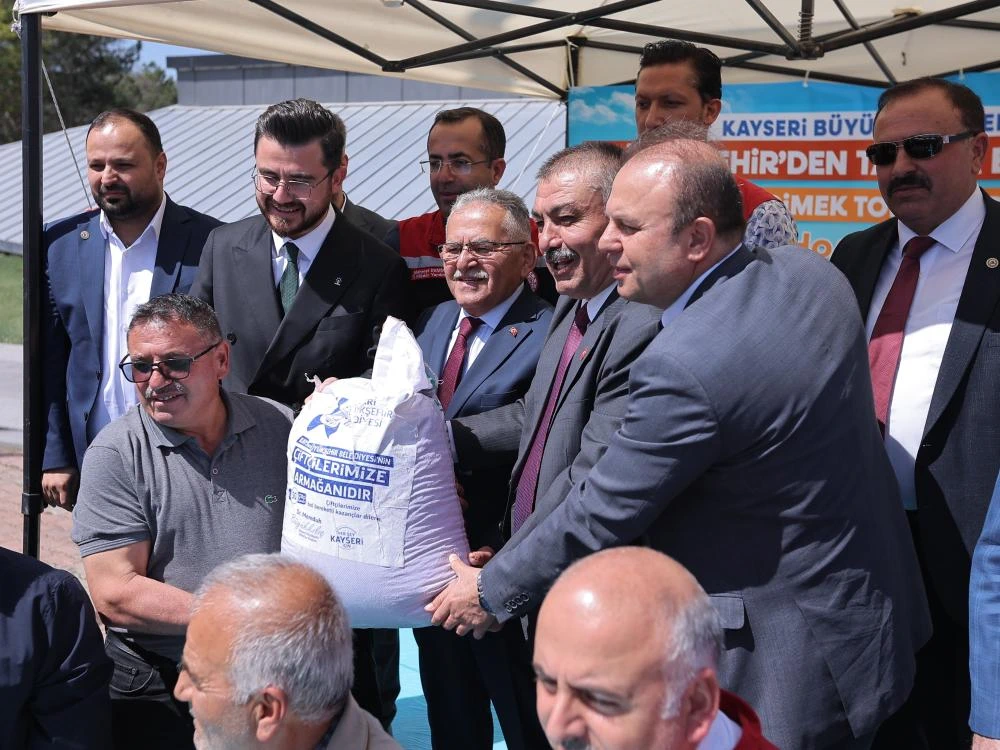 BAŞKAN BÜYÜKKILIÇ’TAN ÜRETİCİYE 11,5 MİLYON TL’LİK 238 TON TOHUM DESTEĞİ