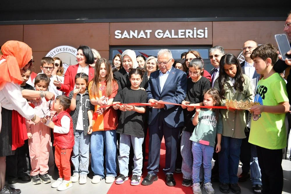 Kayseri'de Minik Ellerden Anlamlı 23 Nisan Sergisi