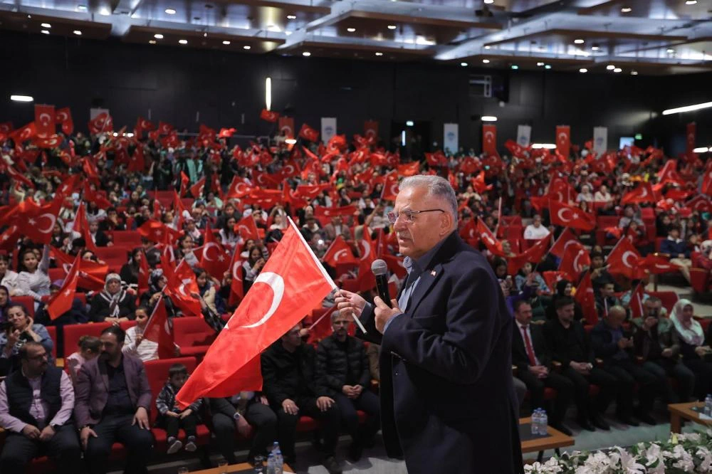Başkan Büyükkılıç'tan Gençlere Övgü Dolu Sözler: "Sizler Bizim Gururumuzsunuz"