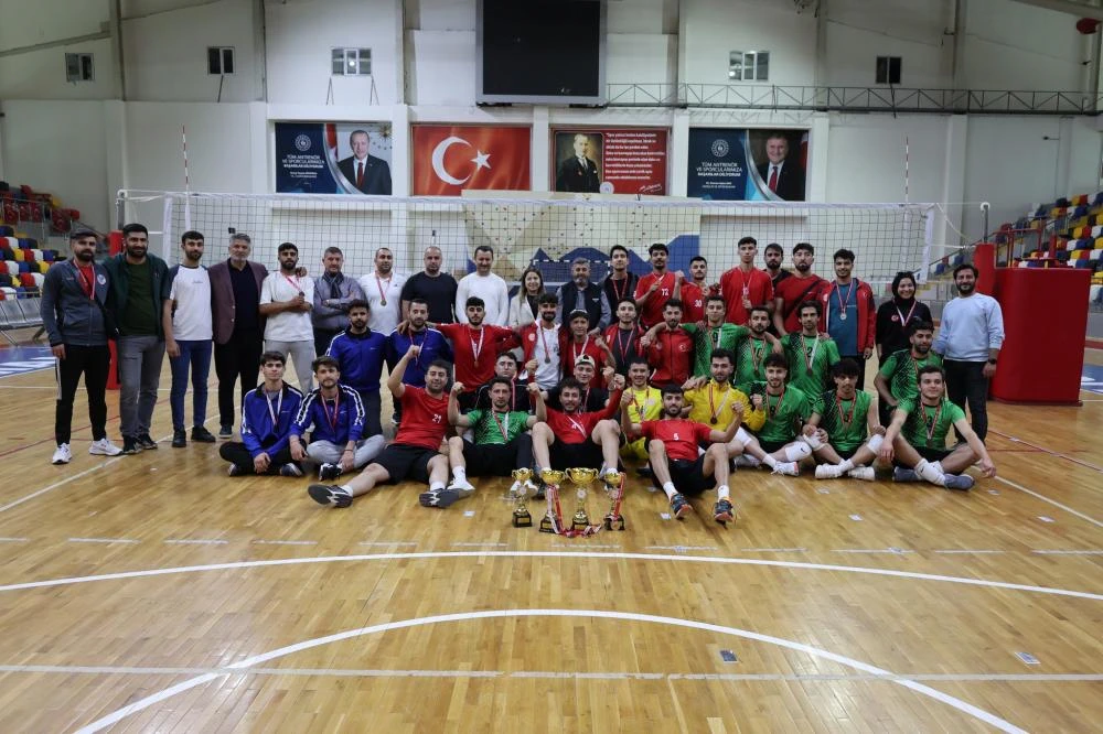 Adıyaman'da Voleybol Şöleni Sona Erdi: Şampiyonlar Belli Oldu