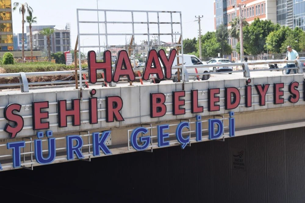 Hatay’da Tabela ve Logo Yenileme Çalışmaları Hız Kazandı