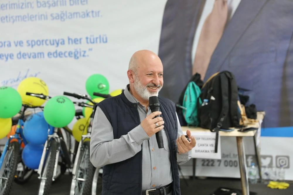 Başkan Çolakbayrakdar'dan Satranç Şampiyonlarına Övgü: "Kayseri Satrançta Öncü Olacak!"