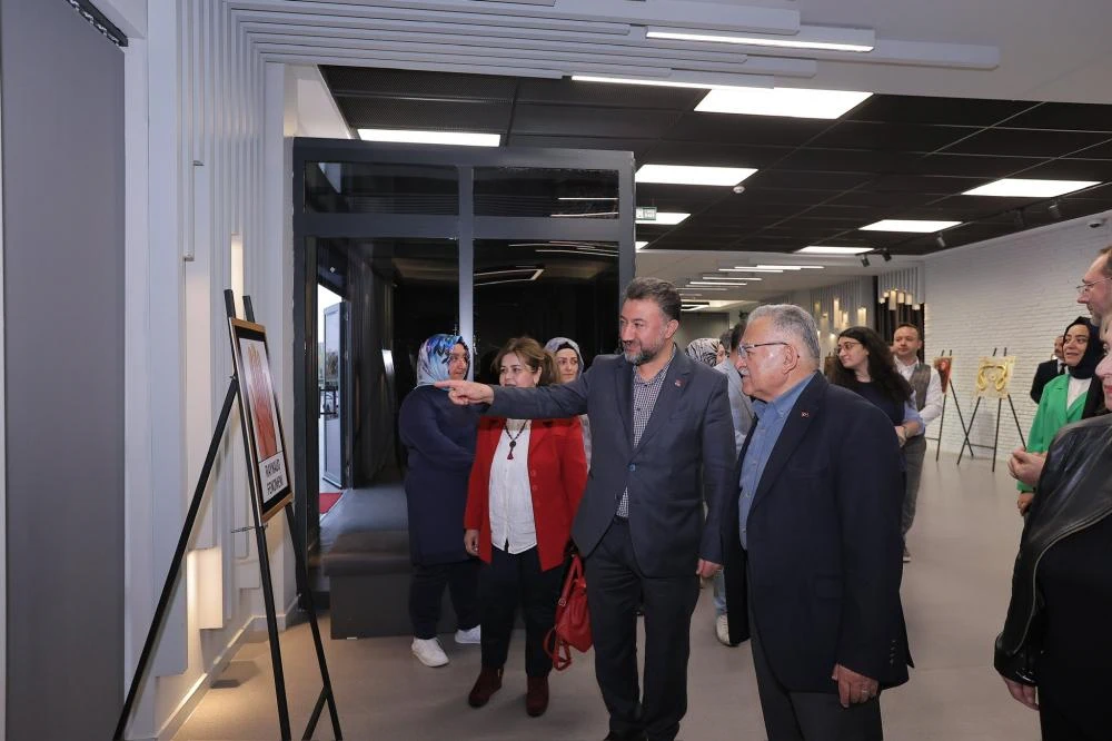 Başkan Büyükkılıç'tan Sanatseverlere Müjde: "Sergilerimizle Katkı Sunmaya Devam Edeceğiz"