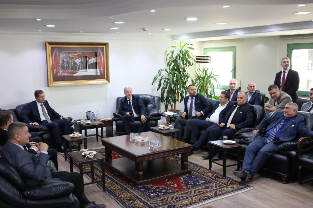 İzmir Esnafından Deniz Yücel’e Kent Lokantası ve Halk Ekmek Tepkisi: “Belediye Esnafla Yarışıyor”