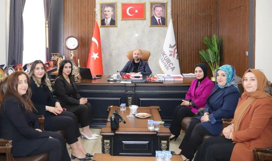 AK Parti Kadın Kollarından Çukurca Protokolüne Ziyaret