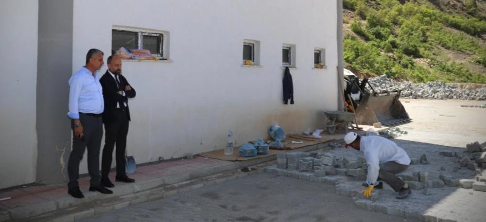 Çukurca’da Çevre Düzenlemesi ve Düğün Salonu Çalışmaları Devam Ediyor