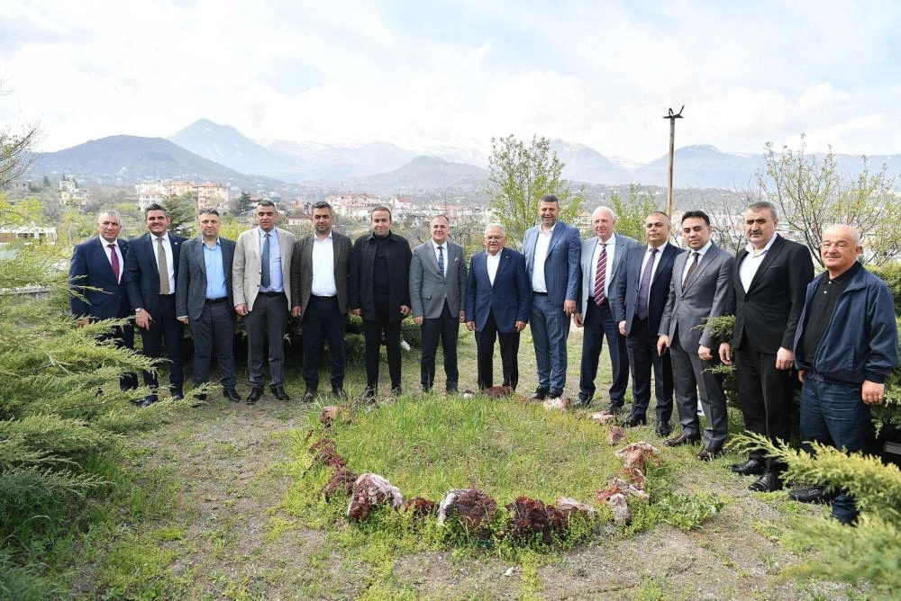 Başkan Büyükkılıç'tan Hacılar'a Ziyaret: Yeni Hizmet Binası ve Proje Değerlendirmesi