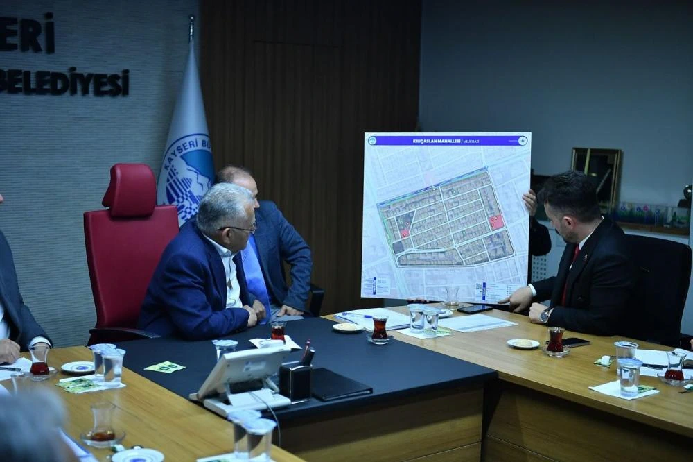 BAŞKAN BÜYÜKKILIÇ’A YAZILIMI TAMAMLANAN "MUHTARLIK BİLGİ SİSTEMİ" SUNUMU