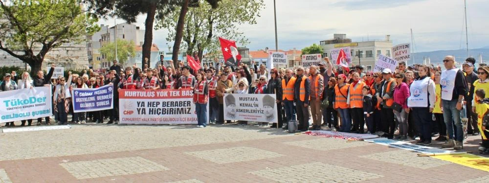 Gelibolu'da 1 Mayıs Coşkusu: Türküler ve Alaylarla Kutlama