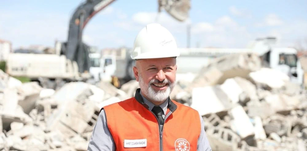 Başkan Çolakbayrakdar'dan Yunusemre Mahallesi'ne Müjde: Gecekondu Yıkımları Tamamlandı, Yeni Yollar Geliyor