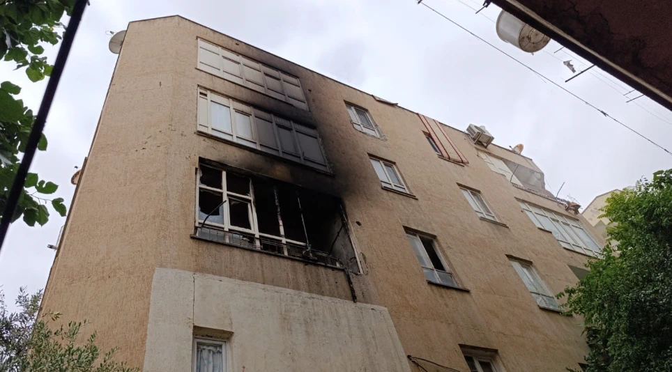 Şanlıurfa Haliliye'de Konut Yangını İtfaiye Ekiplerince Kontrol Altına Alındı