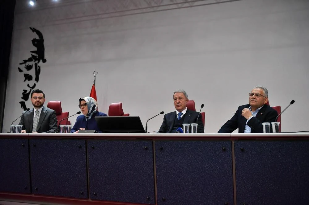 BAŞKAN BÜYÜKKILIÇ, BÜYÜKŞEHİR’DEKİ PROGRAMDA İŞ DÜNYASI İLE BİR ARAYA GELDİ