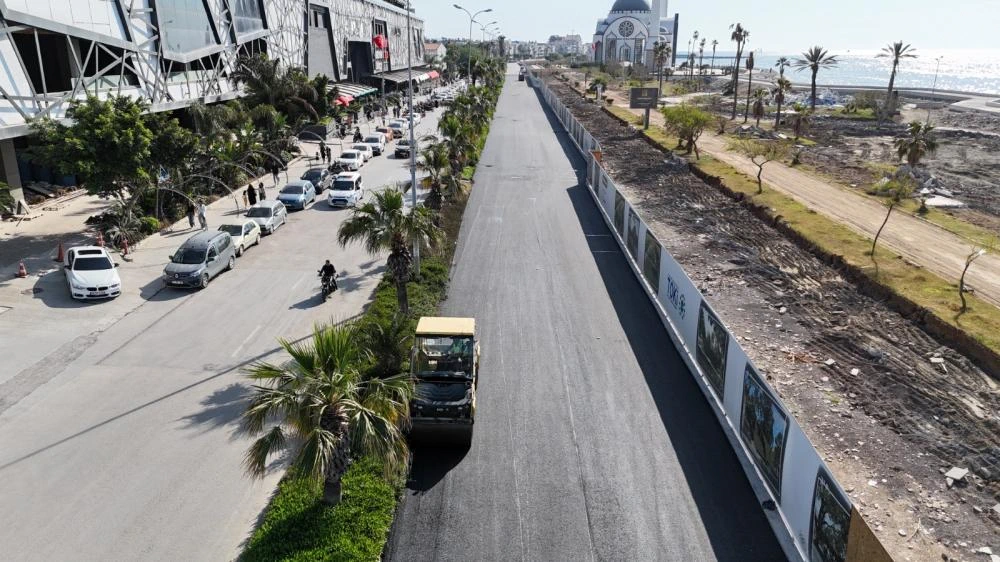 HBB, İSKENDERUN SAHİL YOLUNU ASFALTLAMAYA BAŞLADI