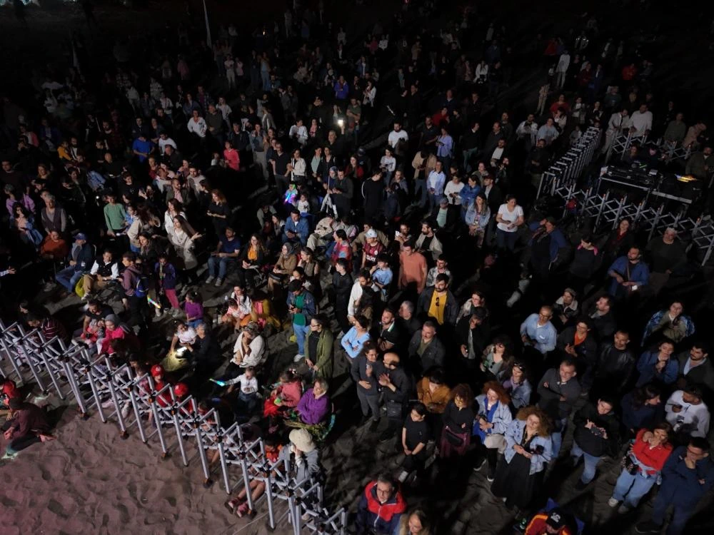 Samandağ'da Hıdırellez Coşkusu Balkan Ezgileriyle Taçlandı: Barcelona Gipsy Balkan Orkestrası Büyüledi