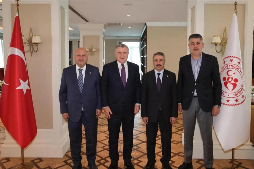 Adıyaman'a Gençlik ve Spor Yatırımları: Milletvekilleri Bakan Bak ile Görüştü