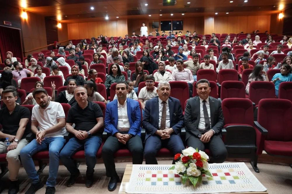 Kahta’da İngilizce Şarkı Yarışması Büyük İlgi Gördü