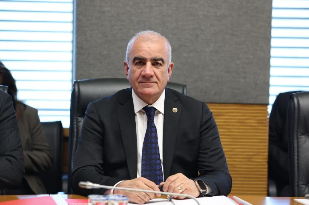 Özhan'dan Anneler Günü Mesajı: "Anneler, Bu Toprakların Manevi Zenginliğidir"