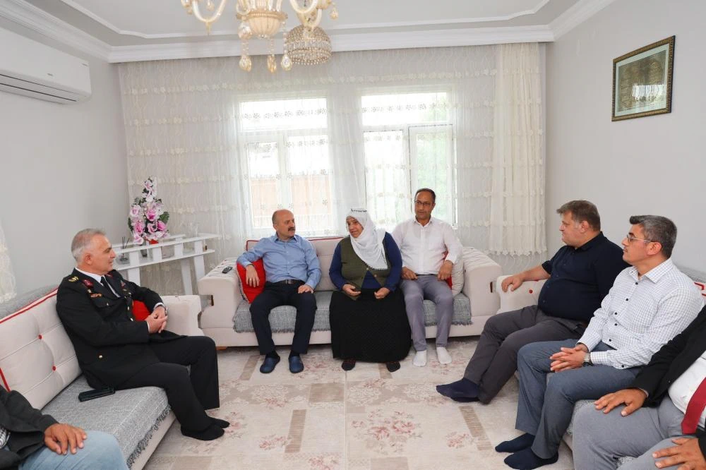 Vali Varol'dan Şehit Annesine Anlamlı Anneler Günü Ziyareti