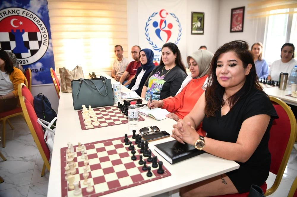 Satranç Yardımcı Antrenörlük Kursu Çukurova'da Başladı