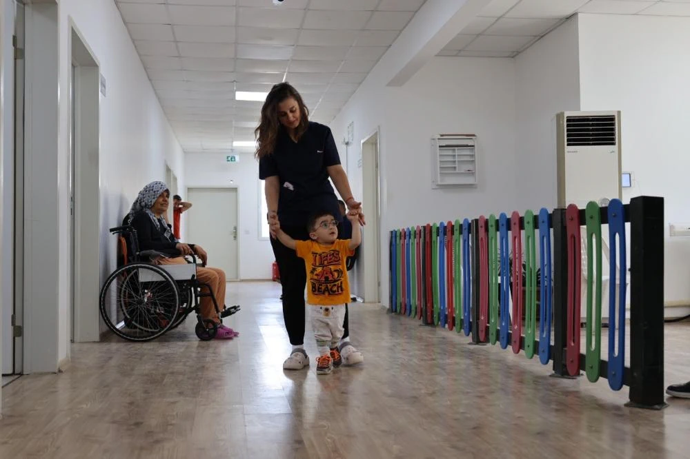 EREN BEBEK, AYAĞA KALKTI