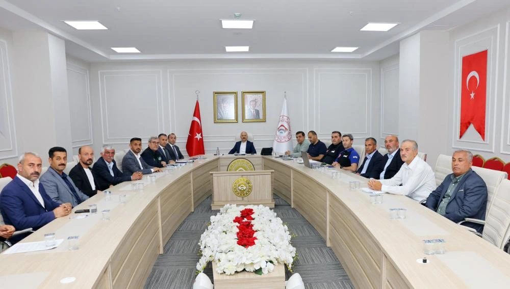 Vali Dr. Osman Varol, Muhtarlarla Buluştu: "En Ücra Köşeye Kadar Hizmet Götüreceğiz"